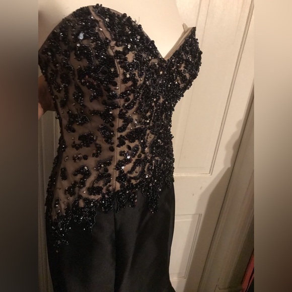Preowned strapless beige/ sblk prom- formal dress size( 8 - Picture 12 of 16